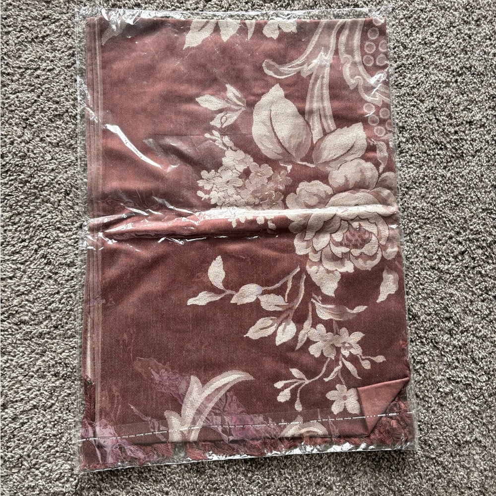 Pashmina - Picture 2 of 3